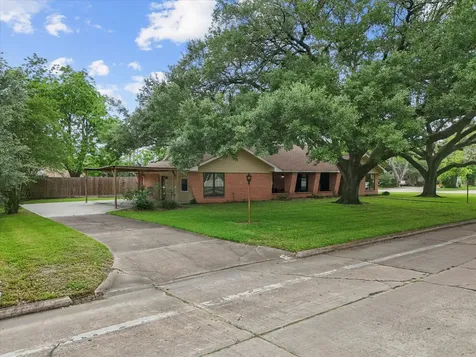 1613 S Hood Street Alvin TX 77511