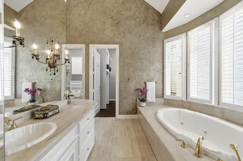 728 Crestbend Drive Houston TX 77042