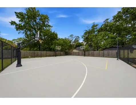 728 Crestbend Drive Houston TX 77042