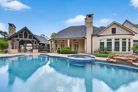 728 Crestbend Drive Houston TX 77042