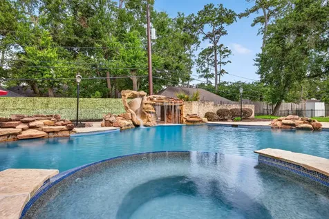 728 Crestbend Drive Houston TX 77042