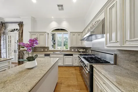 728 Crestbend Drive Houston TX 77042