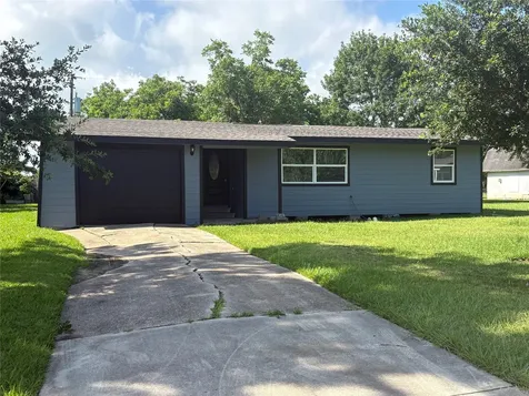 55 Periwinkle Court Lake Jackson TX 77566