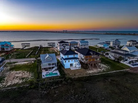 9417 Vista Bella Galveston TX 77554