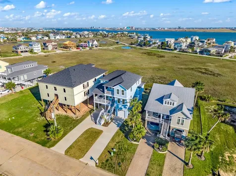 9417 Vista Bella Galveston TX 77554