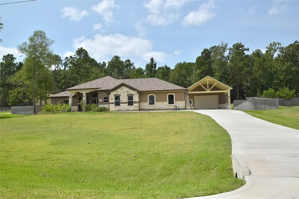 320 Dahlia Road Huntsville TX 77320