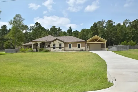 320 Dahlia Road Huntsville TX 77320