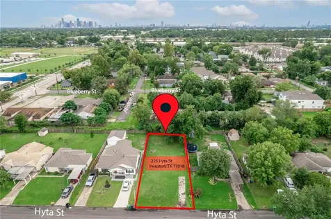225 Hyta Street Houston TX 77018