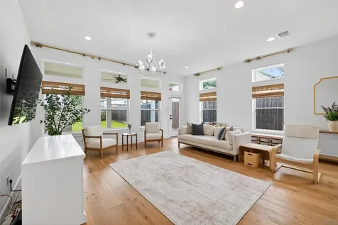 927 W 25th Street A Houston TX 77008