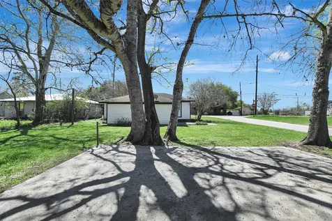 122 Commerce Street Magnolia TX 77355
