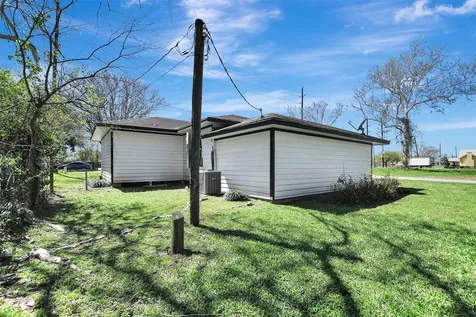 122 Commerce Street Magnolia TX 77355