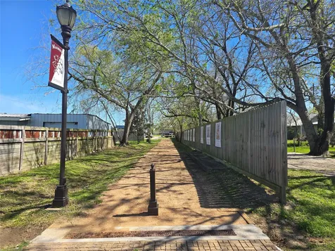 122 Commerce Street Magnolia TX 77355