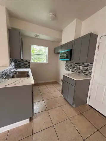 6841 Larkstone Street B Houston TX 77028