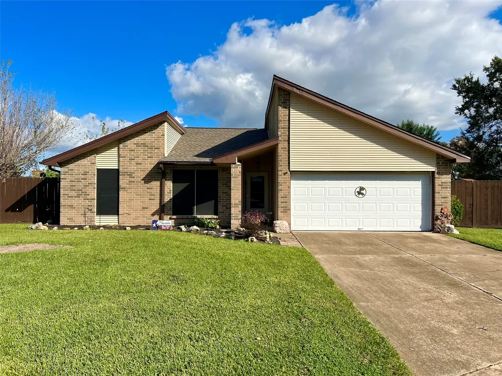 104 Trail Ride Road Angleton TX 77515