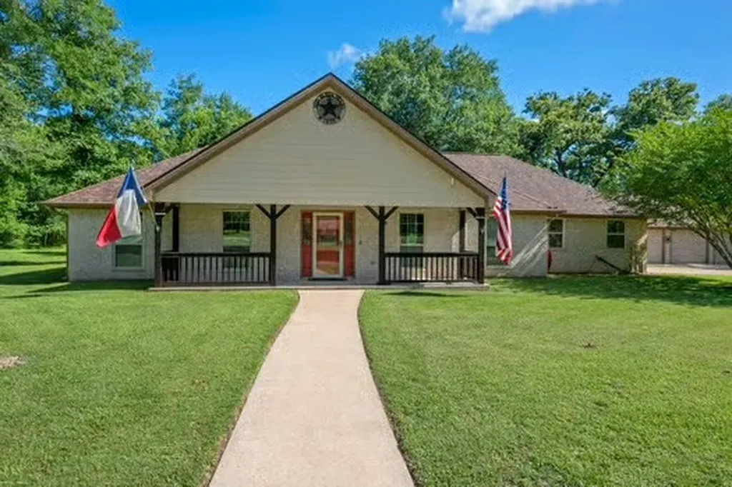4529 Quiet Waters North Zulch TX 77872