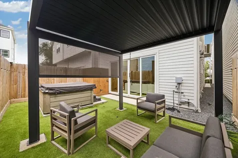 826 Nadine Street Houston TX 77009