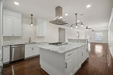 110 Kendall Street Houston TX 77003