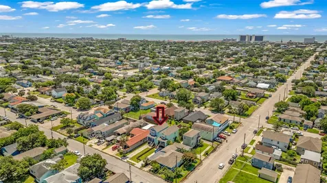 5419 Avenue N 1/2 Galveston TX 77551