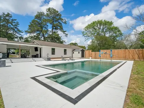 19855 W Lakeshore Drive Magnolia TX 77355