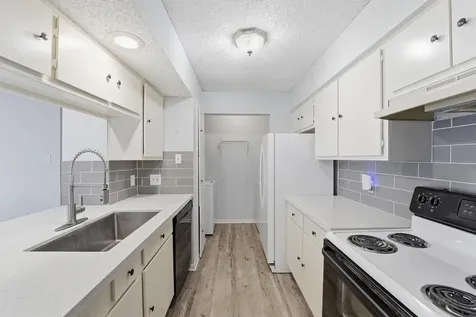 3919 Fairmont Parkway 227 Pasadena TX 77504