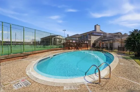 3919 Fairmont Parkway 227 Pasadena TX 77504