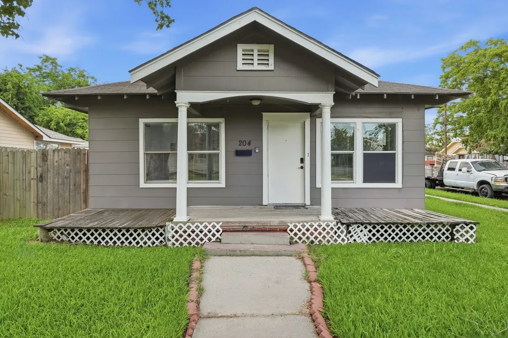 204 W Murrill Street Baytown TX 77520