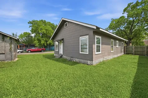204 W Murrill Street Baytown TX 77520