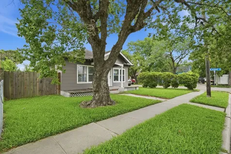 204 W Murrill Street Baytown TX 77520