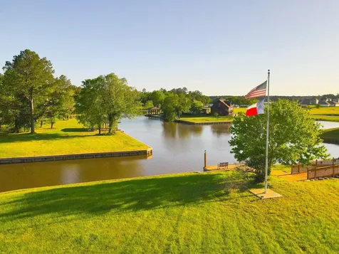 155 Wildwood Lake Drive N Huntsville TX 77340