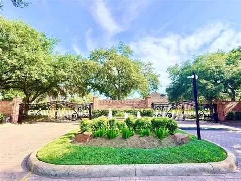 12110 Shadowpoint Drive Houston TX 77082
