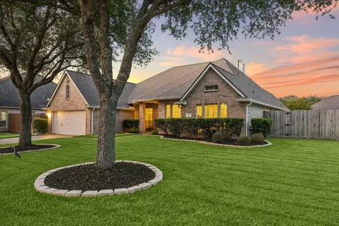 213 Falcon Lake Circle Friendswood TX 77546