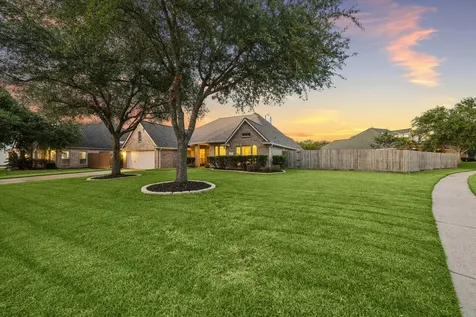 213 Falcon Lake Circle Friendswood TX 77546