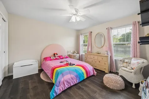 213 Falcon Lake Circle Friendswood TX 77546