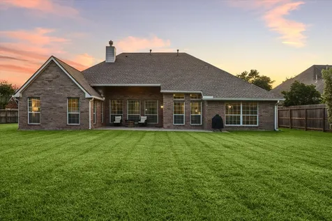 213 Falcon Lake Circle Friendswood TX 77546
