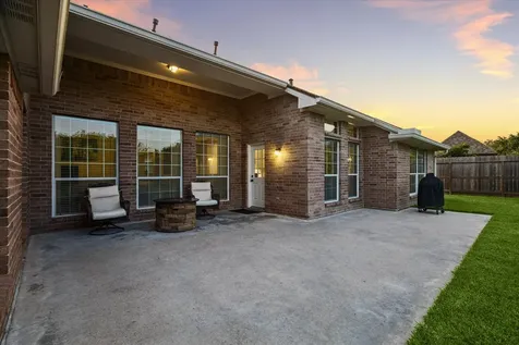 213 Falcon Lake Circle Friendswood TX 77546