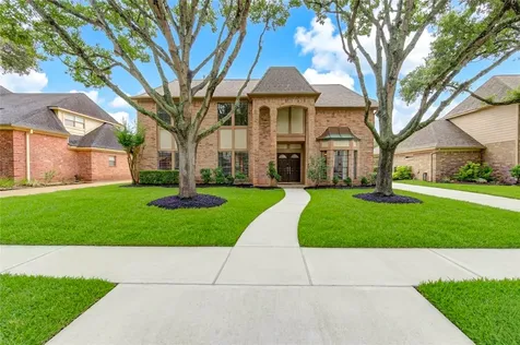 1022 Goldfinch Avenue Sugar Land TX 77478