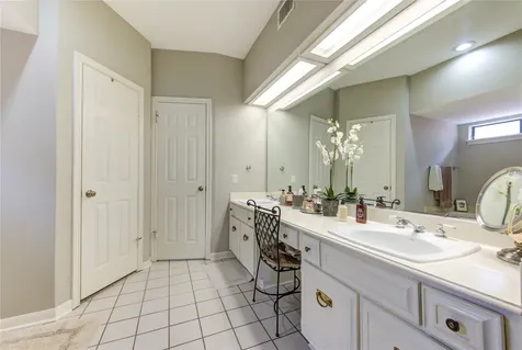 1022 Goldfinch Avenue Sugar Land TX 77478