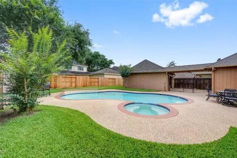 1022 Goldfinch Avenue Sugar Land TX 77478