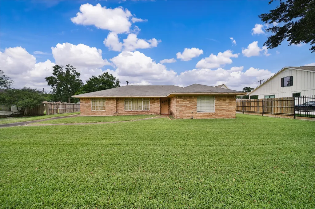4011 Grimes Street Houston TX 77087
