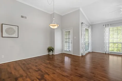 6607 Lake Woodlands Drive 633 The Woodlands TX 77382