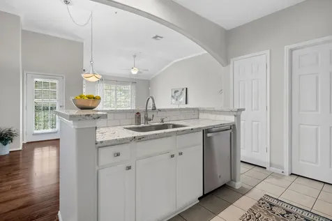 6607 Lake Woodlands Drive 633 The Woodlands TX 77382