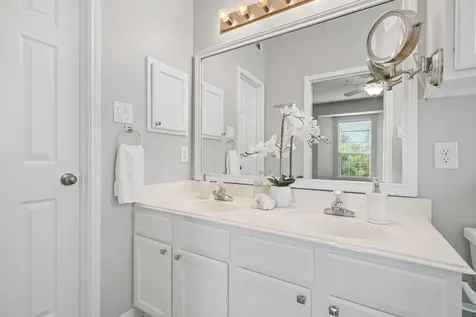 6607 Lake Woodlands Drive 633 The Woodlands TX 77382