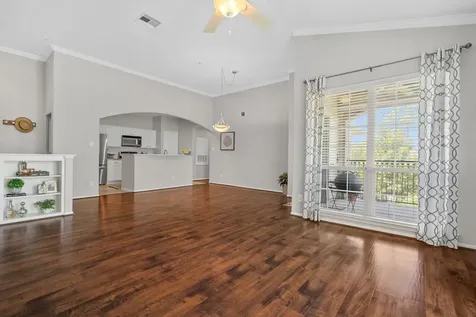 6607 Lake Woodlands Drive 633 The Woodlands TX 77382