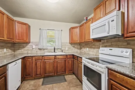 432 County Road 4284 Dayton TX 77535