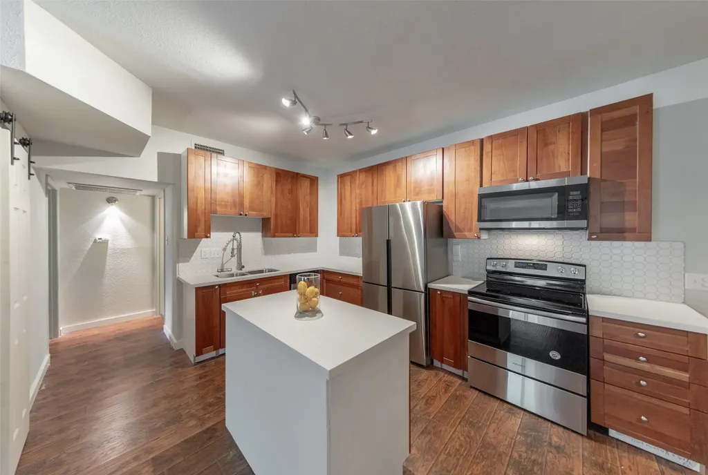 10811 Richmond Avenue 8 Houston TX 77042