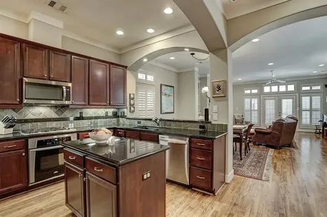 246 Detering Street Houston TX 77007