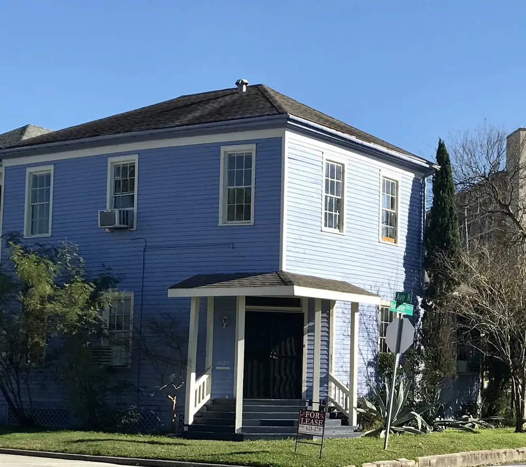 2127 Avenue K Up Galveston TX 77550