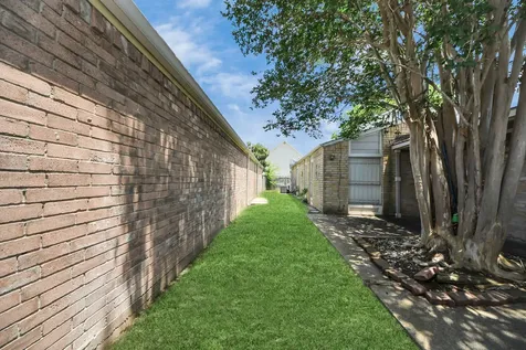 4155 Amir Street Houston TX 77072