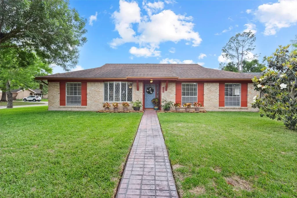 908 Morningside Court Friendswood TX 77546