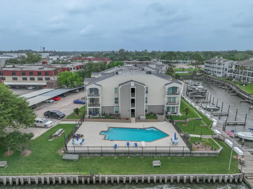 114 Yacht Club Lane 114 El Lago TX 77586